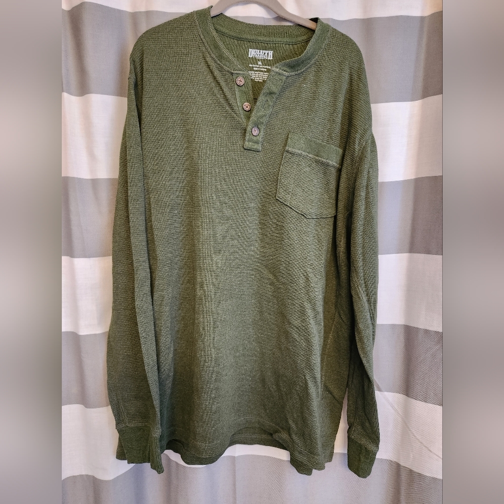Mens XL waffle weave 3 button long sleeve shirt